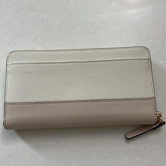 Never used Kate Spade zip up wallet. - Picture 4 of 4